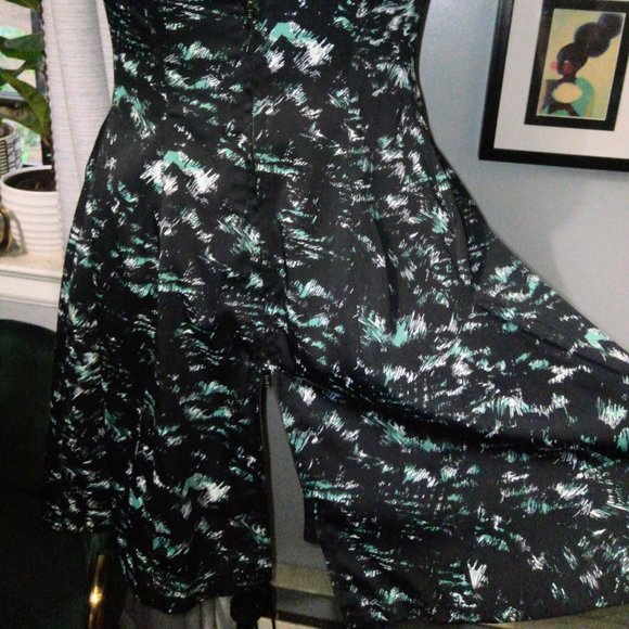 NWOT BCBGeneration Abstract Print Zip Front Dress Sz 10 - Picture 3 of 16